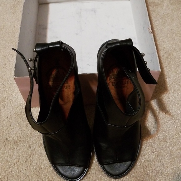 Shoes - Picture 3 of 4